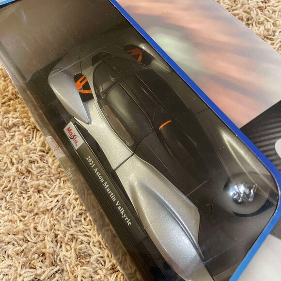 2021 Aston Martin Valkyrie 1:18 Special Edition Diecast Model Car by Maisto - Picture 4 of 6